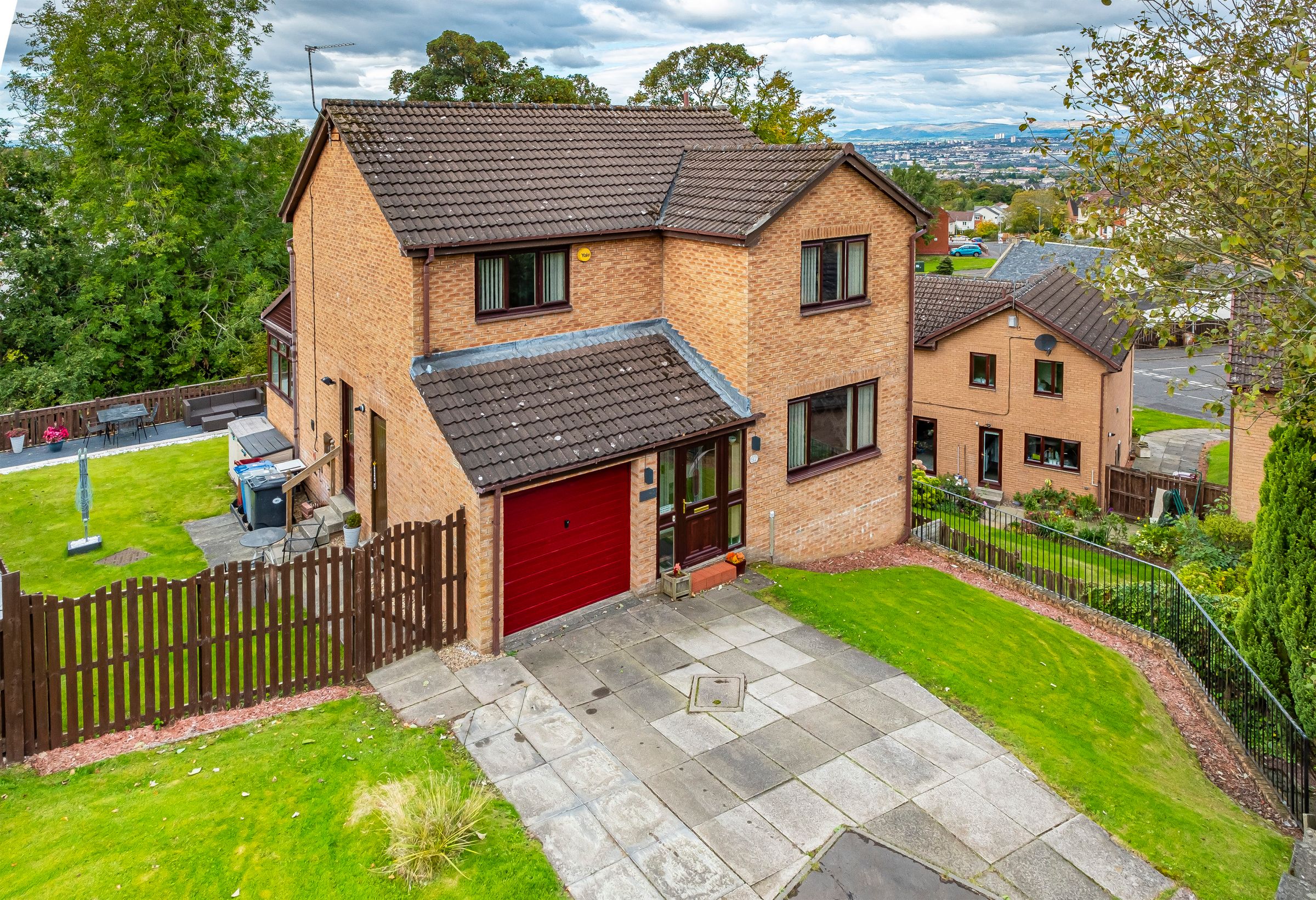 4 bed property for sale in 41 Inchmurrin Drive, High Burnside