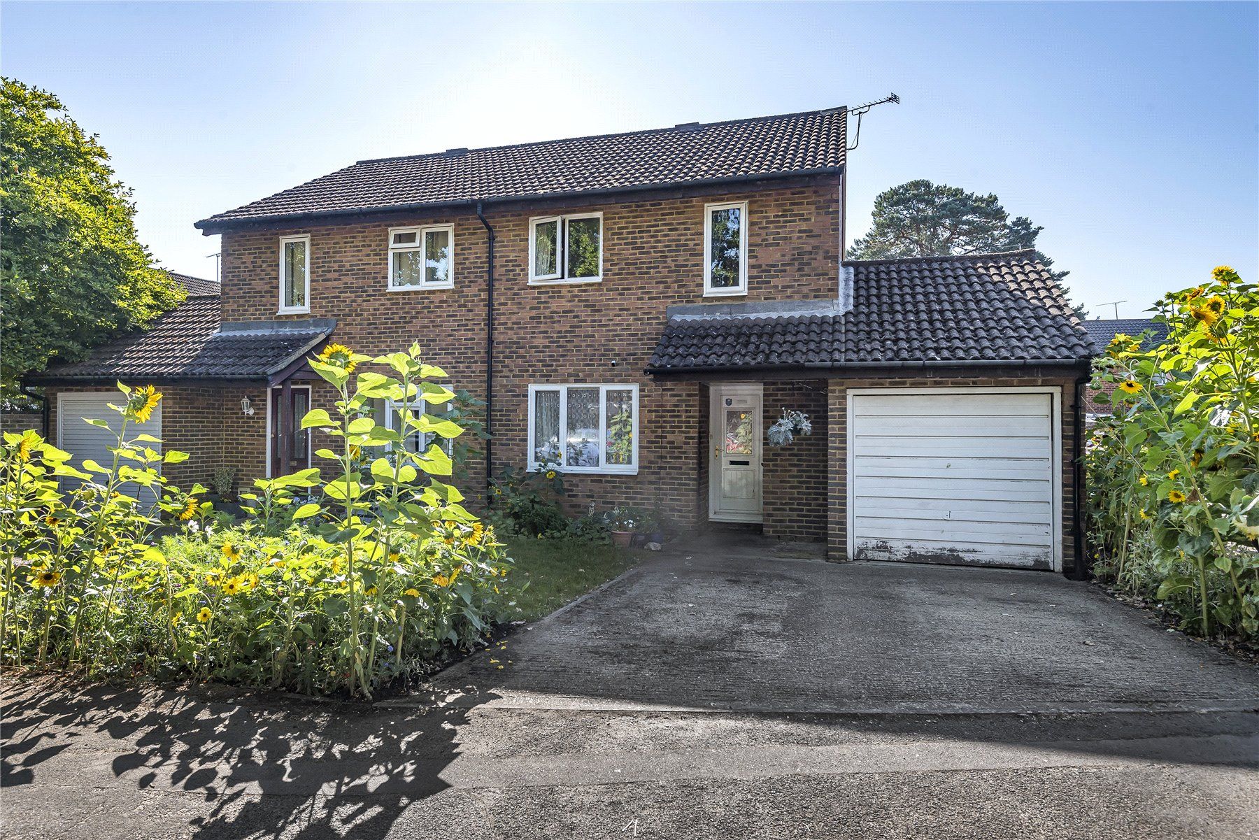 3 bed semidetached house for sale in Hamble Close, Woking GU21 Zoopla