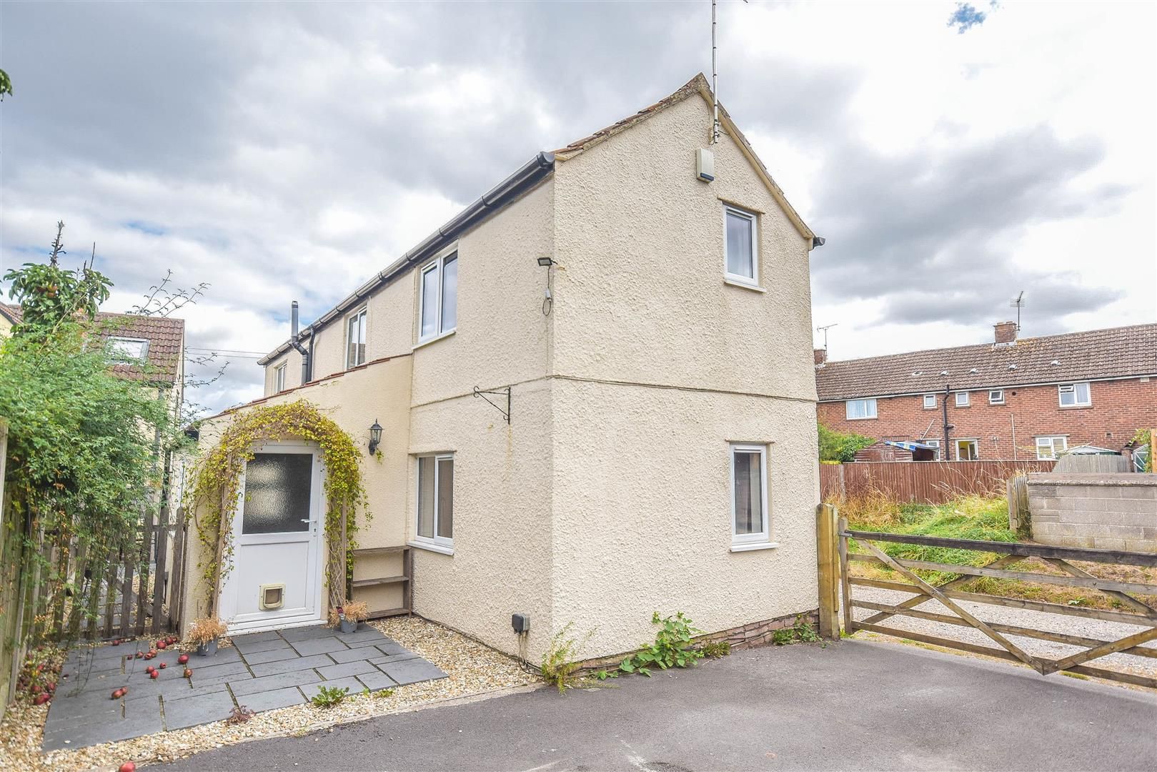 3 bed detached house for sale in Lynch Road, Berkeley GL13 Zoopla