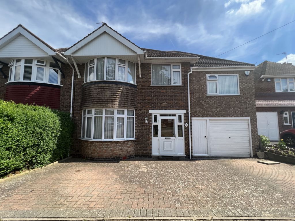 5 bed semidetached house for sale in Fallowfield Road, Evington LE5