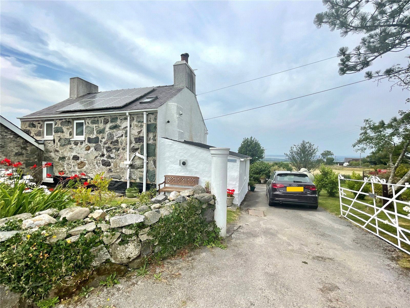 3 bed linkdetached house for sale in Waunfawr, Caernarfon, Gwynedd LL55 Zoopla