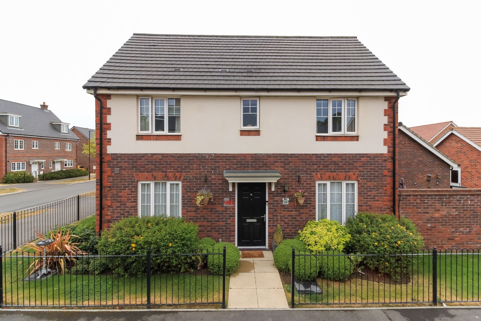 3 bed detached house for sale in Daffodil Crescent, Crawley RH10 Zoopla