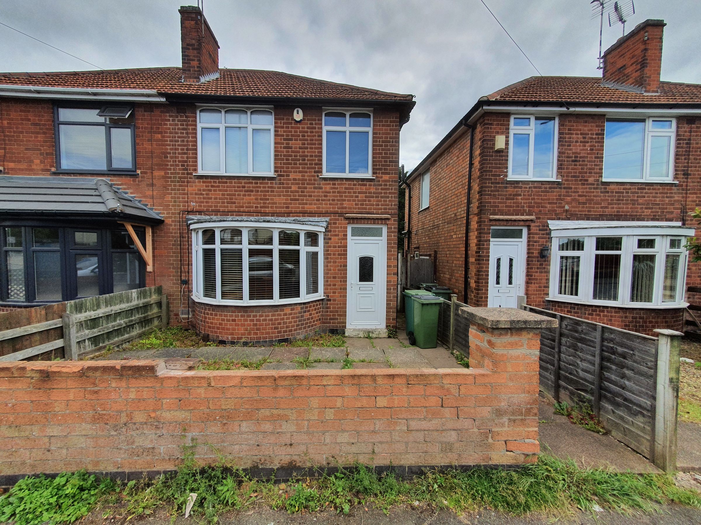 3 bed property to rent in Avenue, Braunstone, Leicester LE3