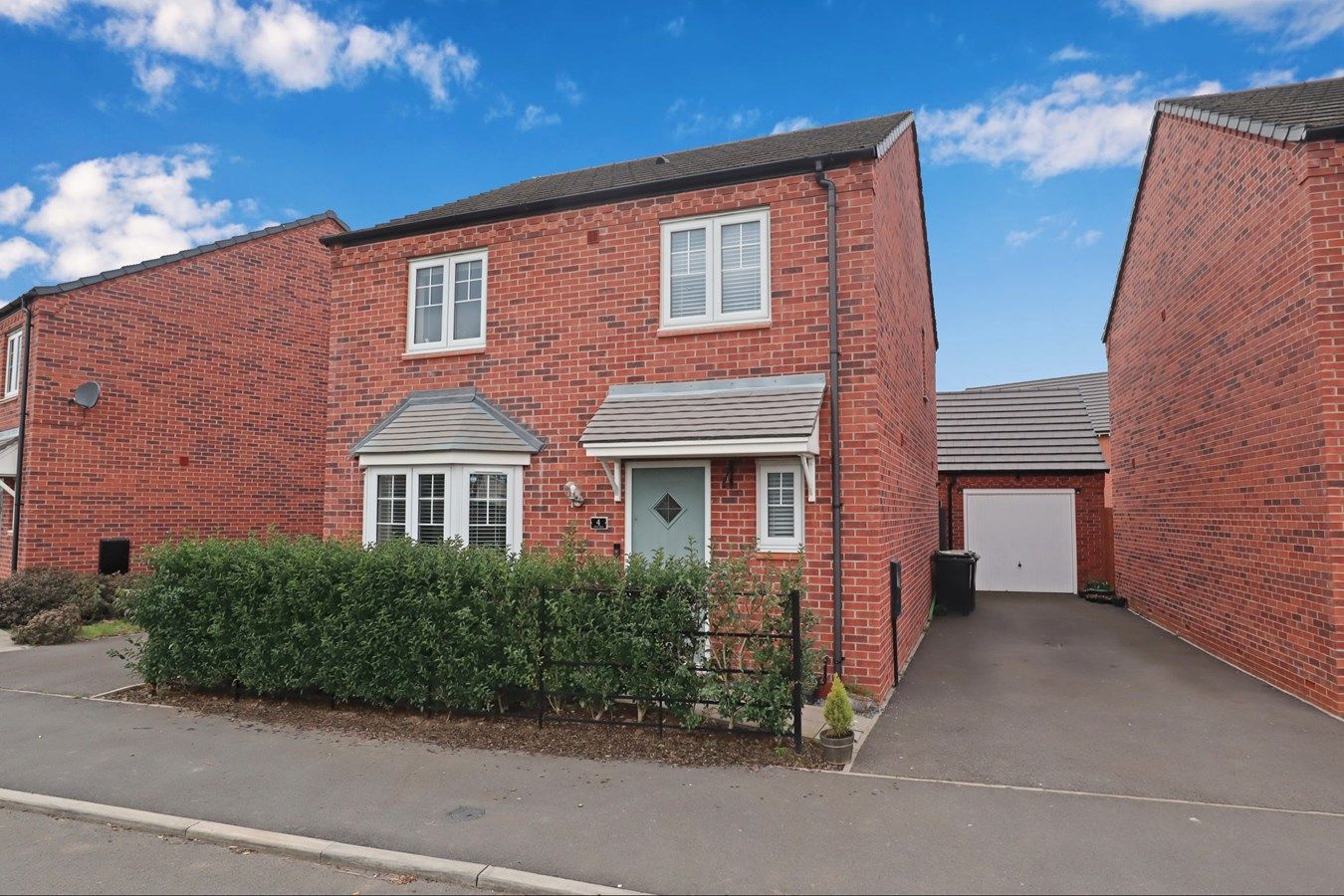 4 bed detached house for sale in Tarn Rise, Royal Park, Nuneaton CV11