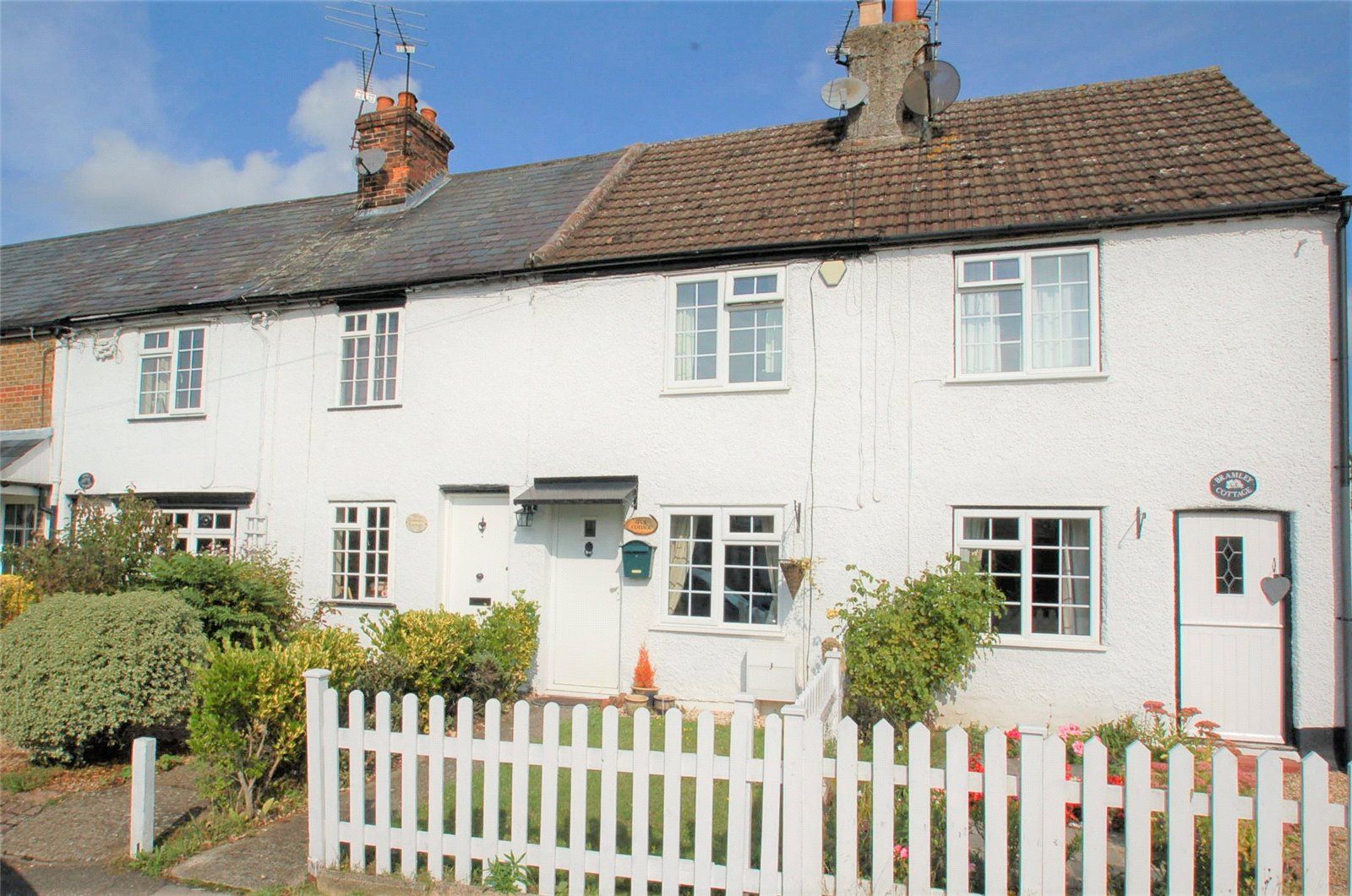 2 bed detached house to rent in April Cottage, The Common, Flackwell