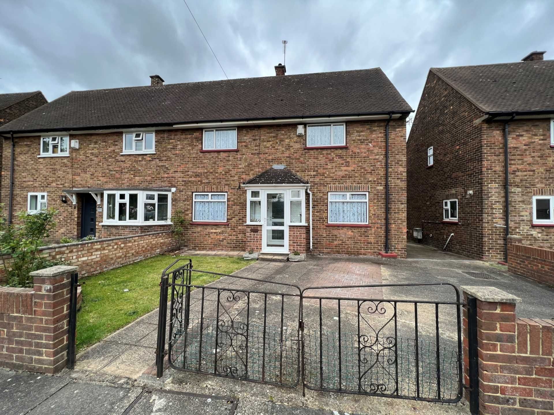 3 bed semidetached house for sale in Bridge Road, Slade Green, Erith