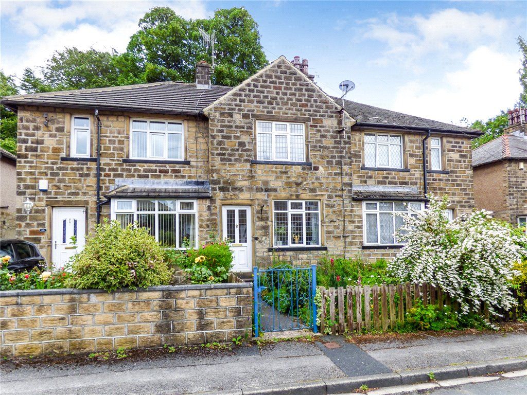 2 bed terraced house for sale in Westlea Avenue, Riddlesden, Keighley