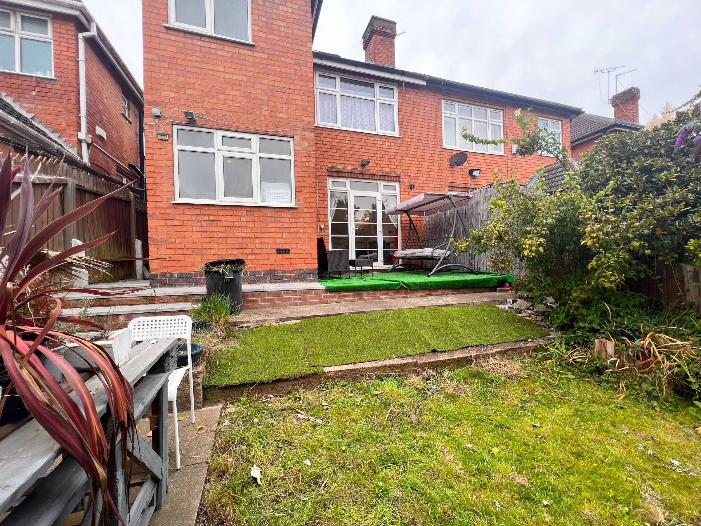 4 bed semidetached house to rent in Dixon Drive, Leicester LE2 Zoopla