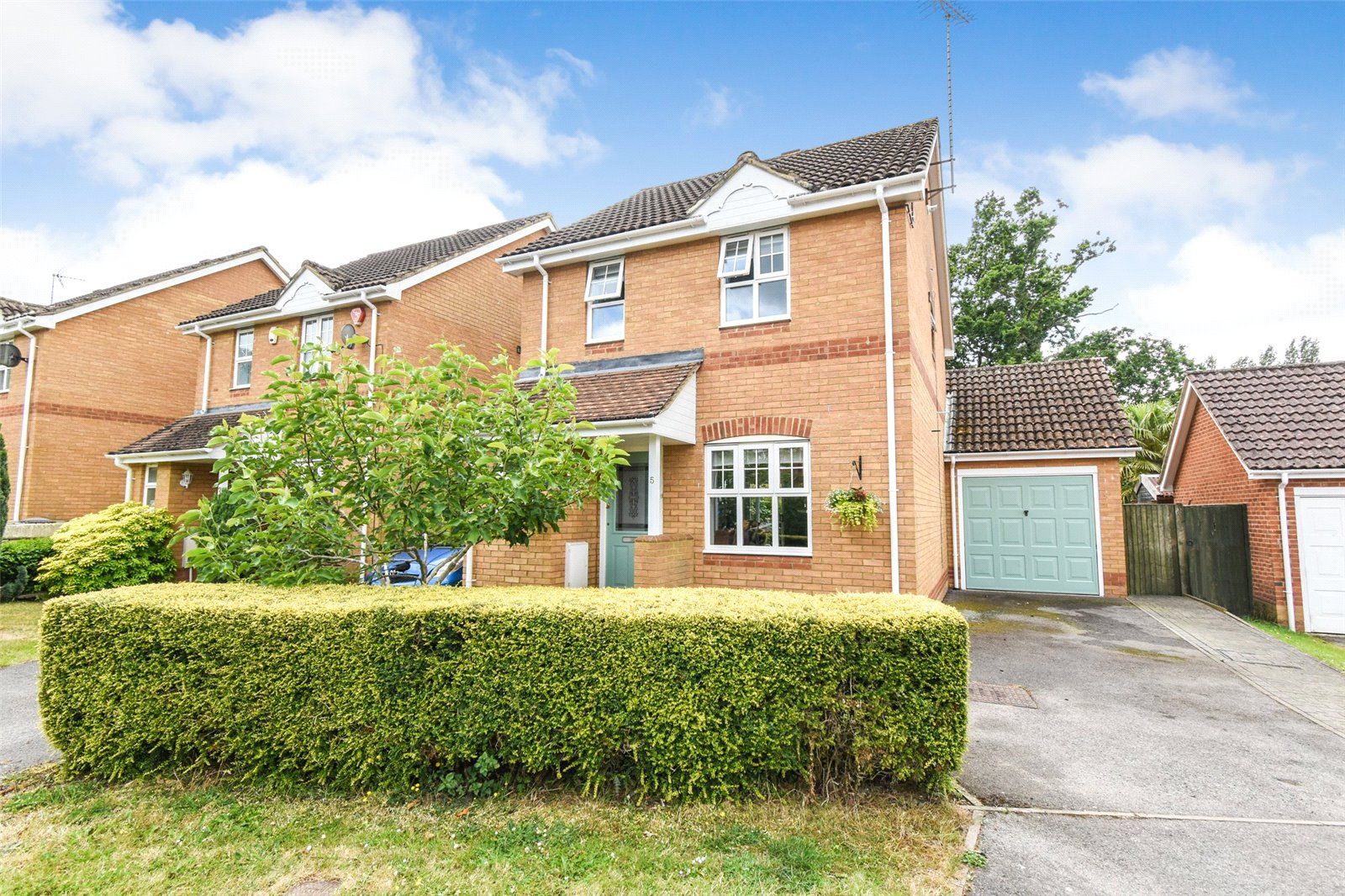 3 bed linkdetached house for sale in Varndell Road, Hook RG27 Zoopla