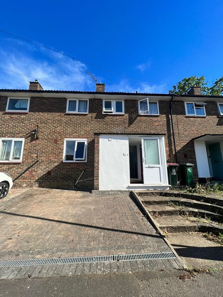 3 bed property to rent in Lewes Close, Crawley RH10 Zoopla