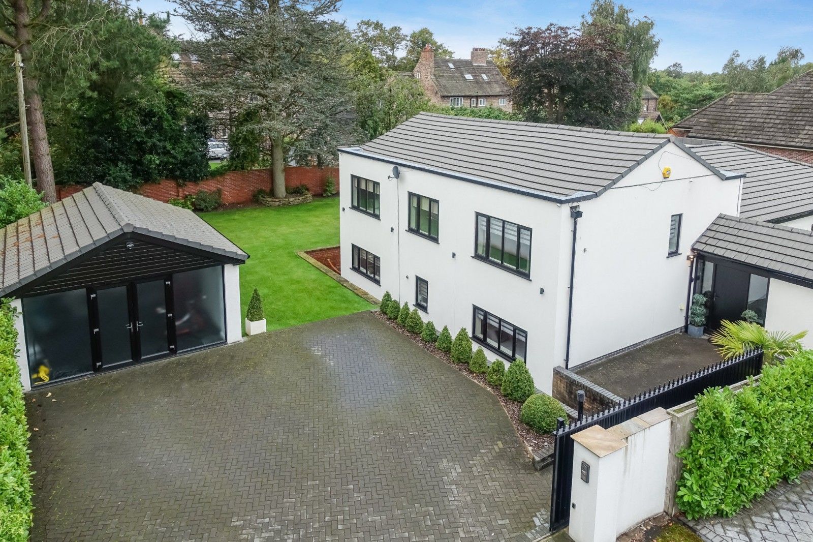 5 bed detached house for sale in Lyndhurst Drive, Hale, Altrincham WA15