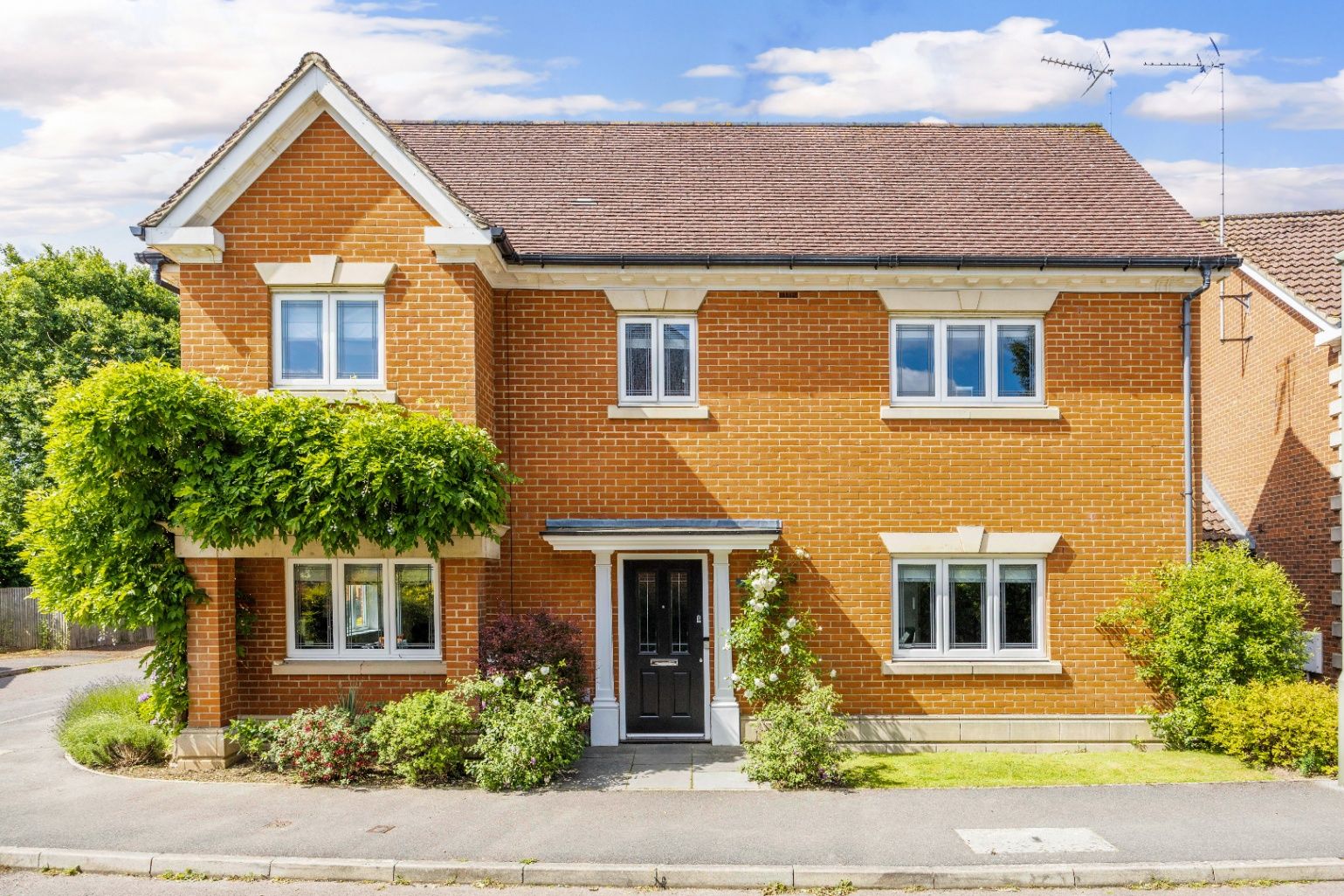 4 bed detached house for sale in Juniper Close, Oxted RH8 Zoopla