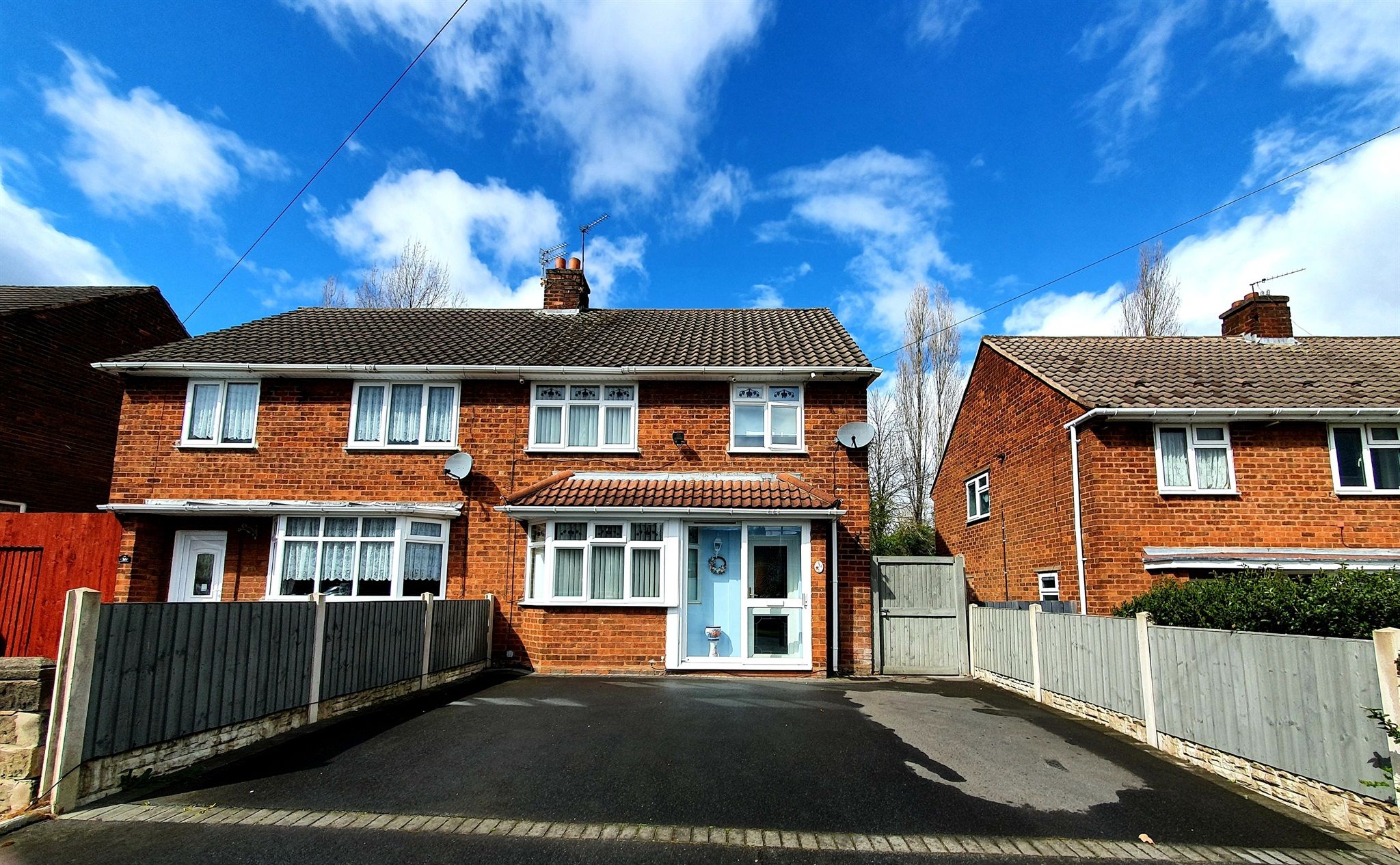 3 bed semidetached house for sale in Laburnum Road, Lanesfield
