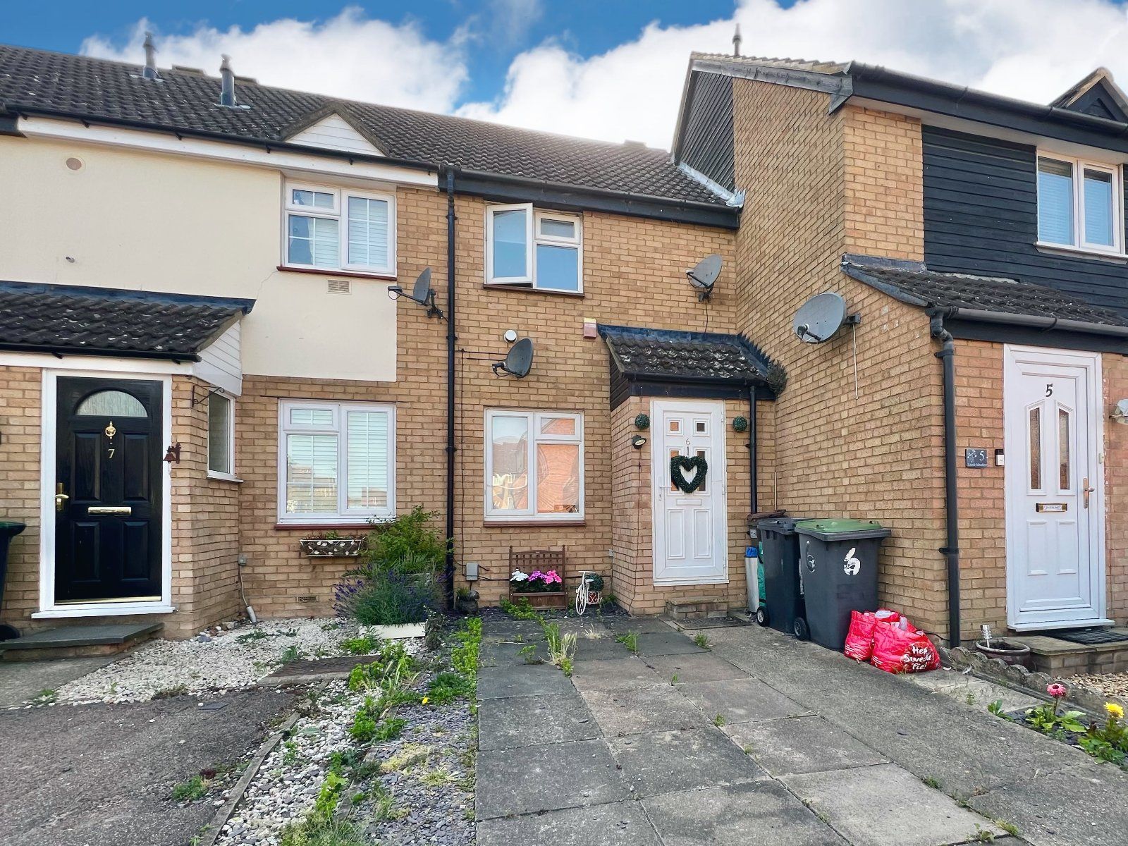 2 bed terraced house for sale in Lamb Meadow, Arlesey, Bedfordshire