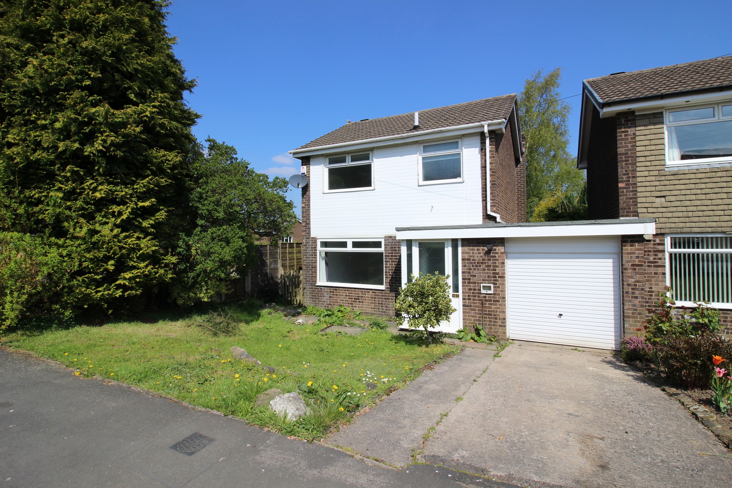 3 bed linkdetached house to rent in Pennine Road, Simmondley, Glossop
