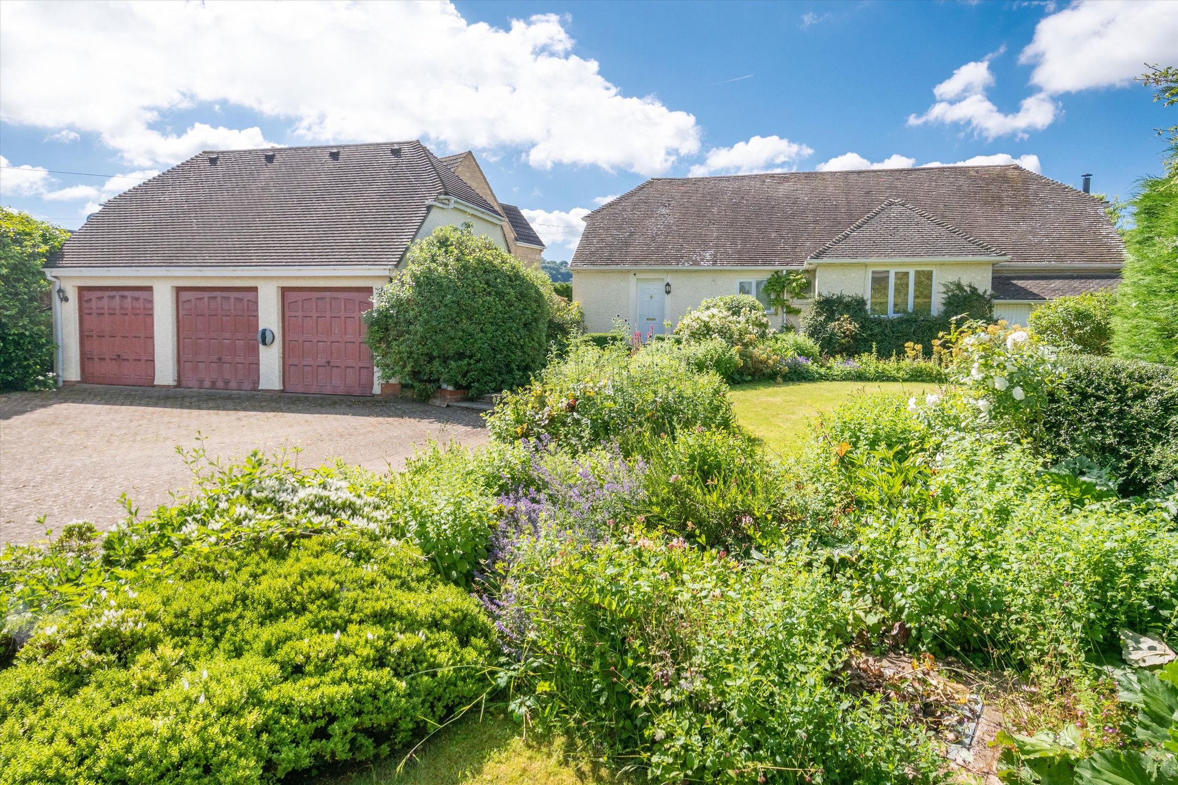 5 bed bungalow for sale in Teddington, Tewkesbury, Gloucestershire GL20