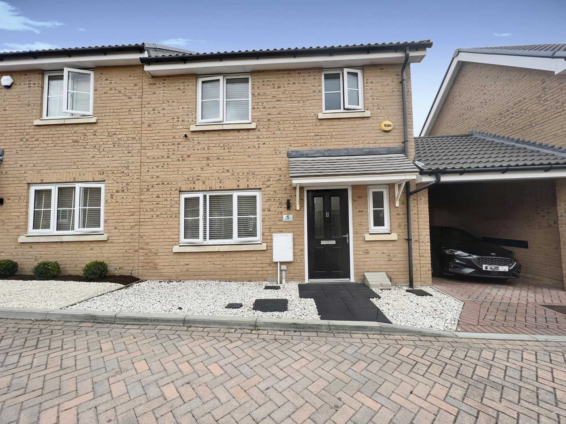 3 bed semidetached house for sale in Roedean Crescent, Dunton Fields