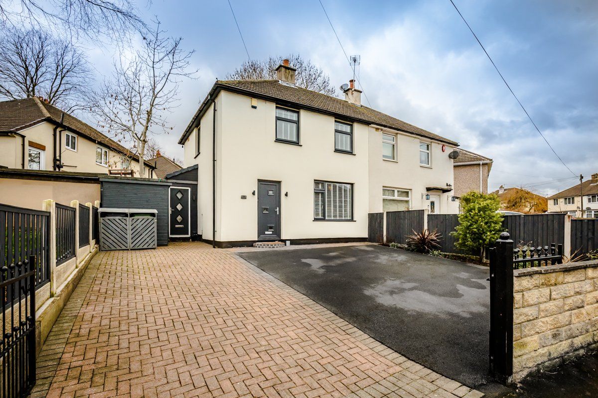 2 bed semidetached house for sale in Crescent Royd, Almondbury