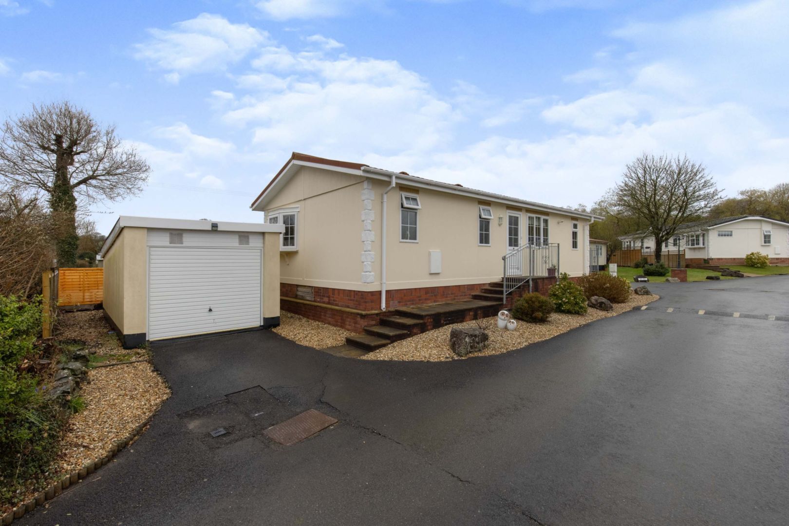 2 bed mobile/park home for sale in Mill On The Mole Residential Park