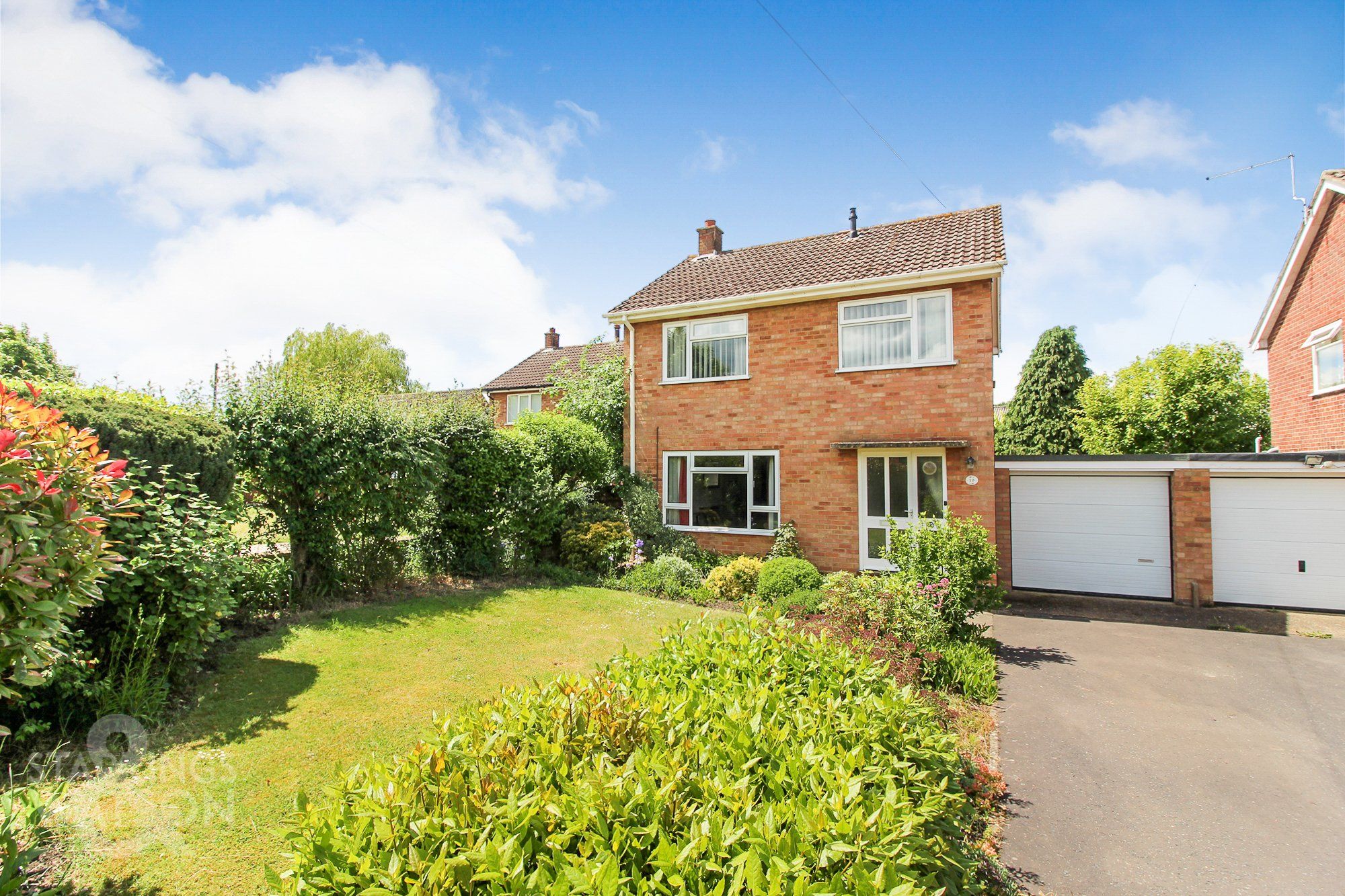 3 bed linkdetached house for sale in Cavell Close, Swardeston, Norwich