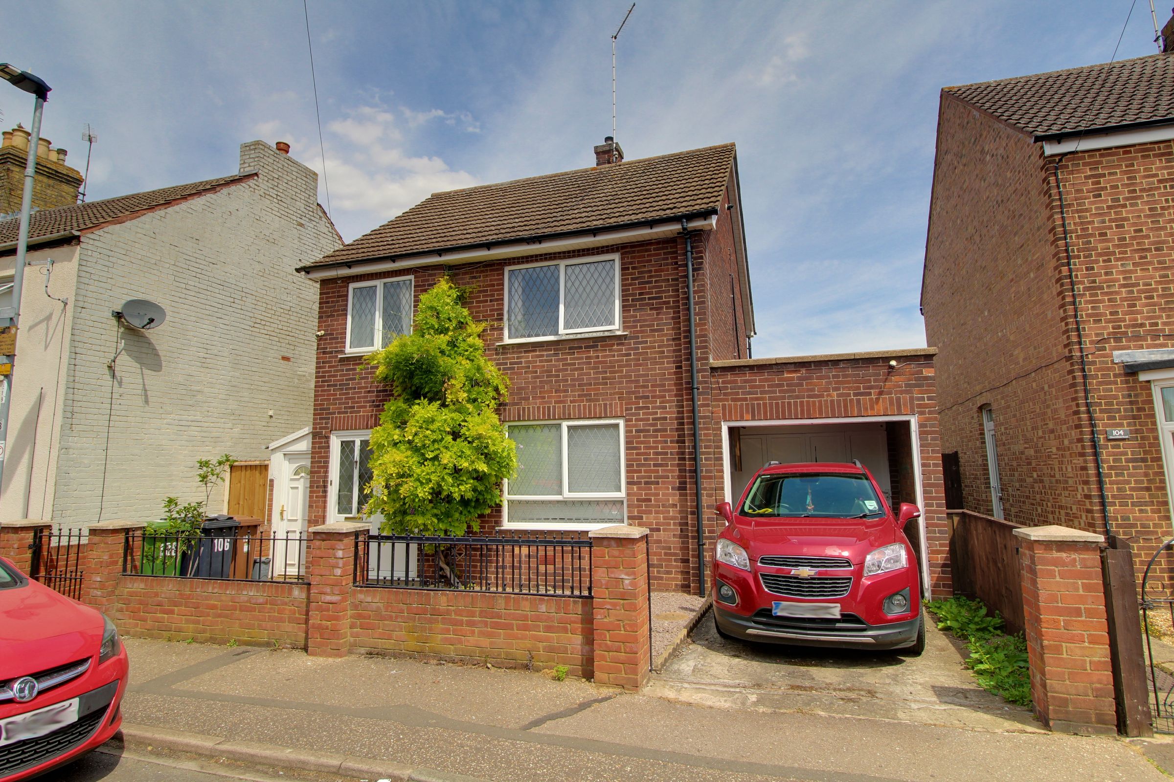 3 bed detached house to rent in Churchfield Road, Walton, Peterborough