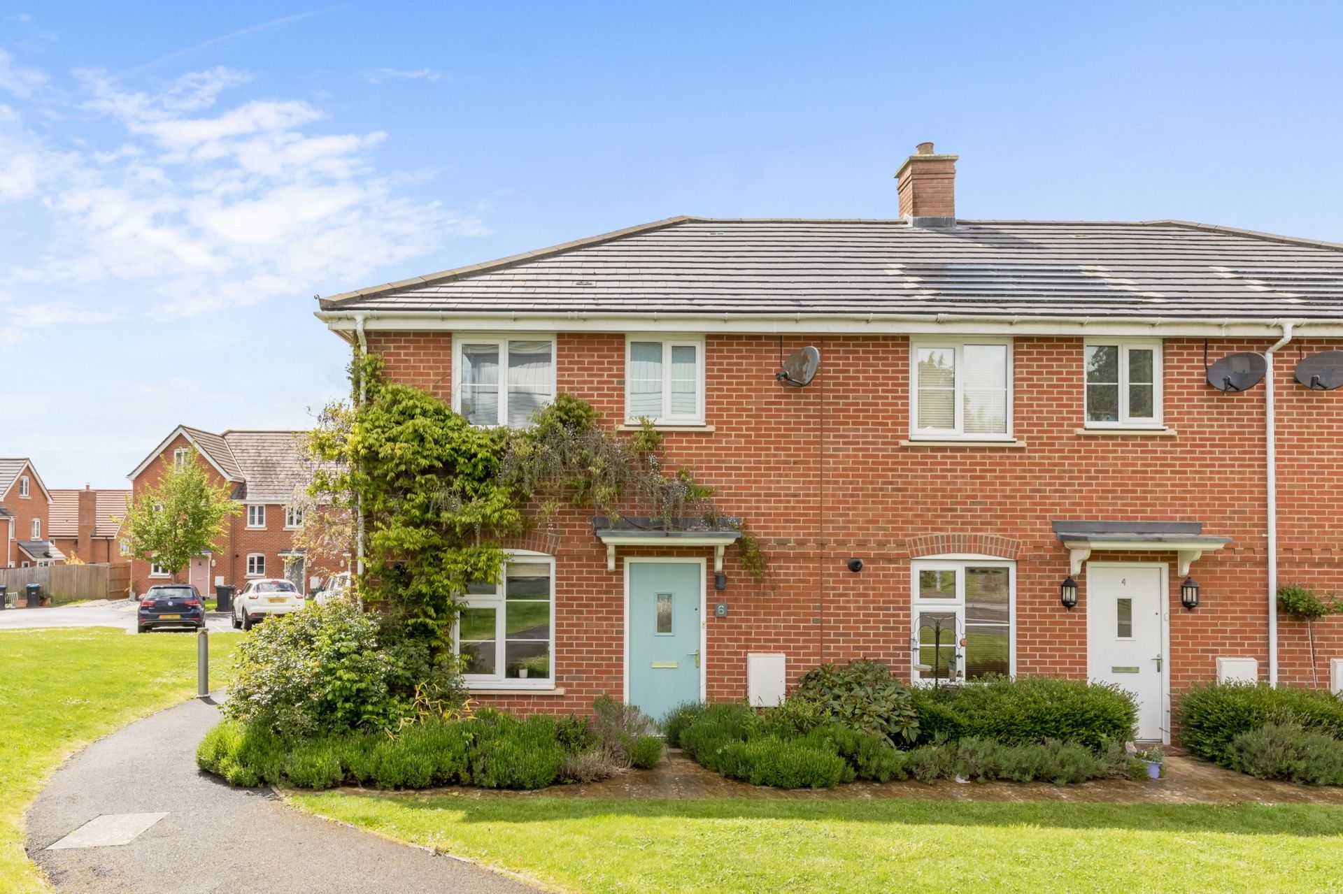 2 bed end terrace house for sale in Cedar Avenue, Haywards Heath RH16
