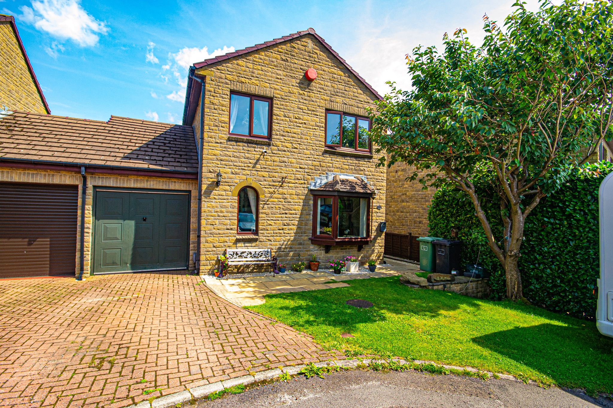 Barton Manor Close, Huddersfield HD4