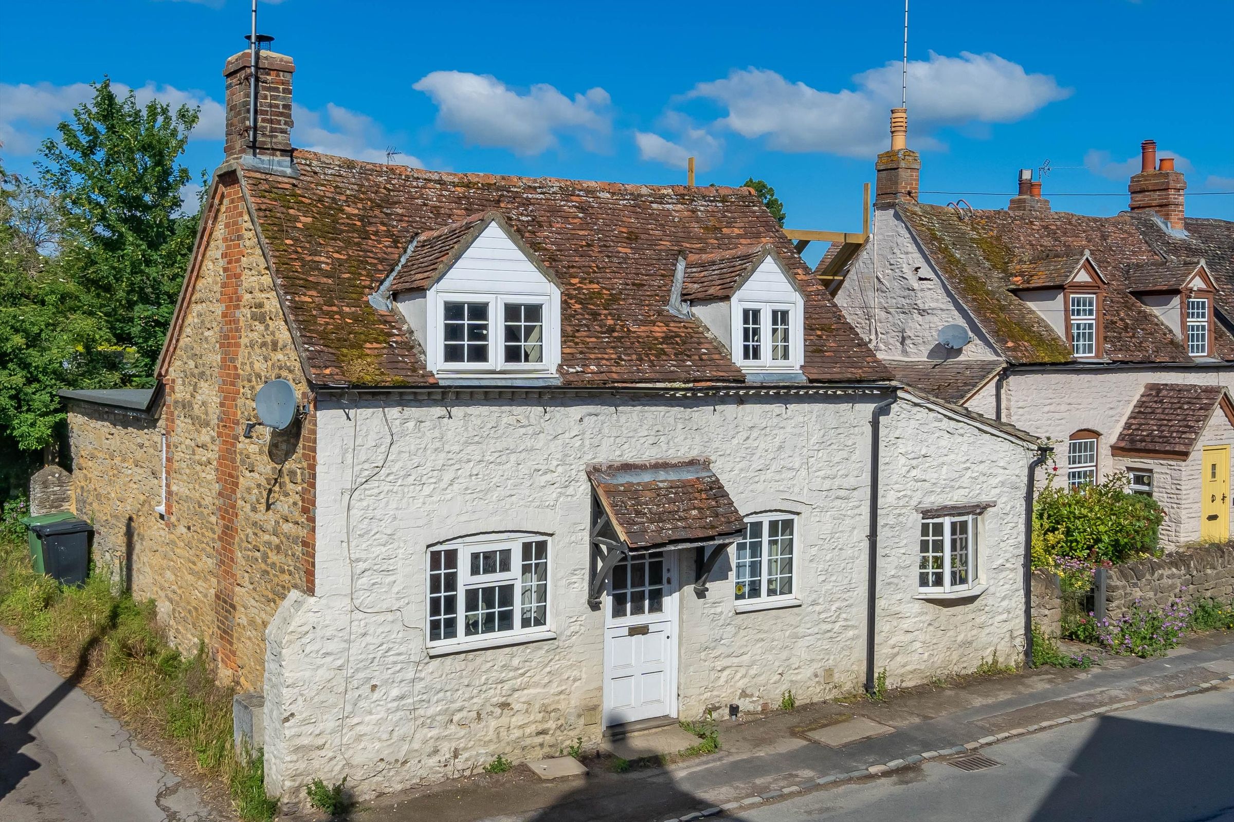 2 bed detached house for sale in North Street, Marcham, Abingdon