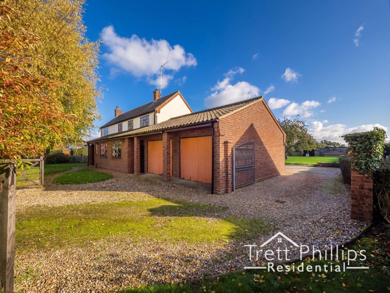 4 bed detached house for sale in Heath Road, Hickling, Norwich NR12