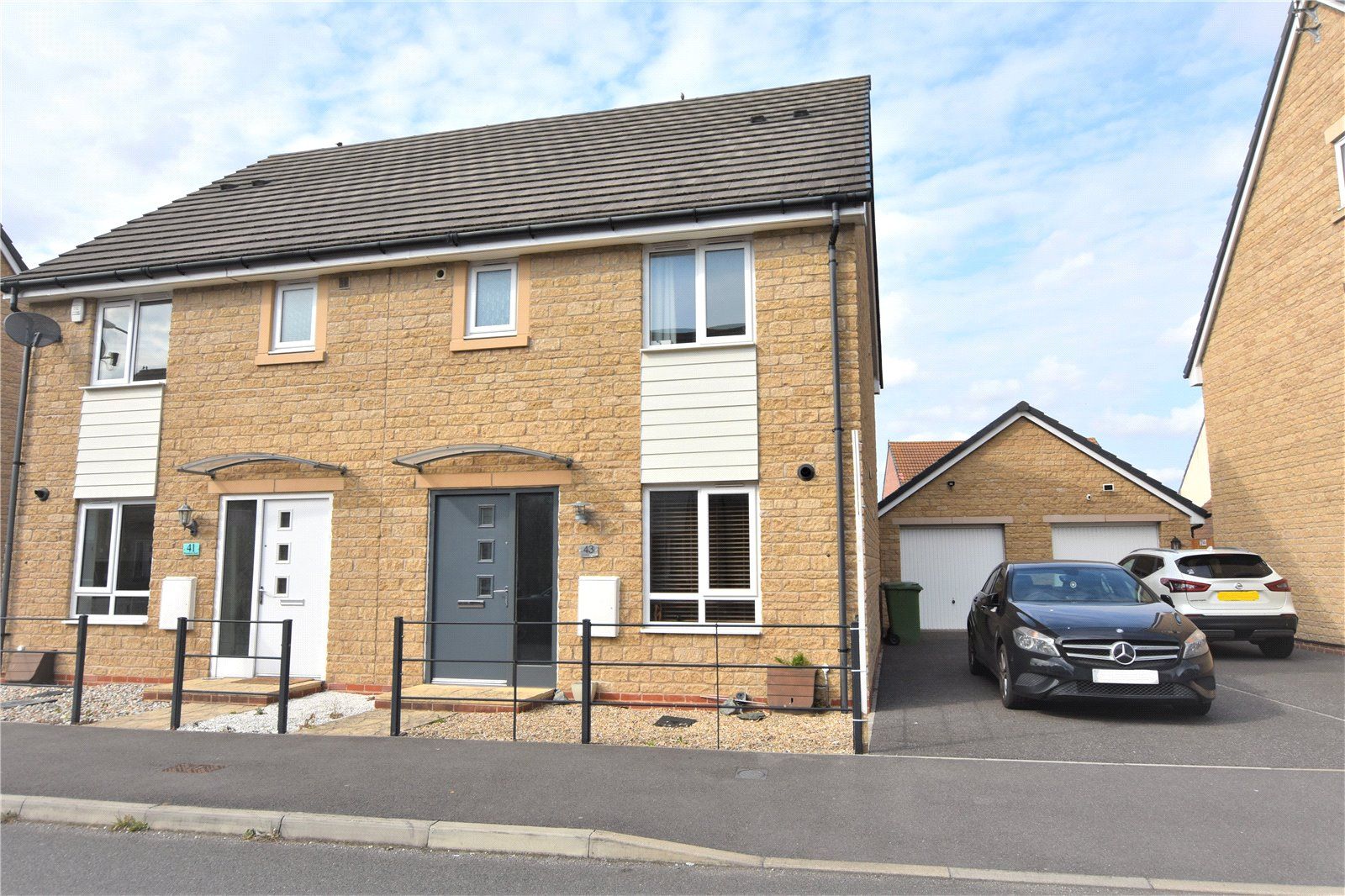 3 bed semidetached house for sale in Blackthorn Road, Didcot OX11 Zoopla