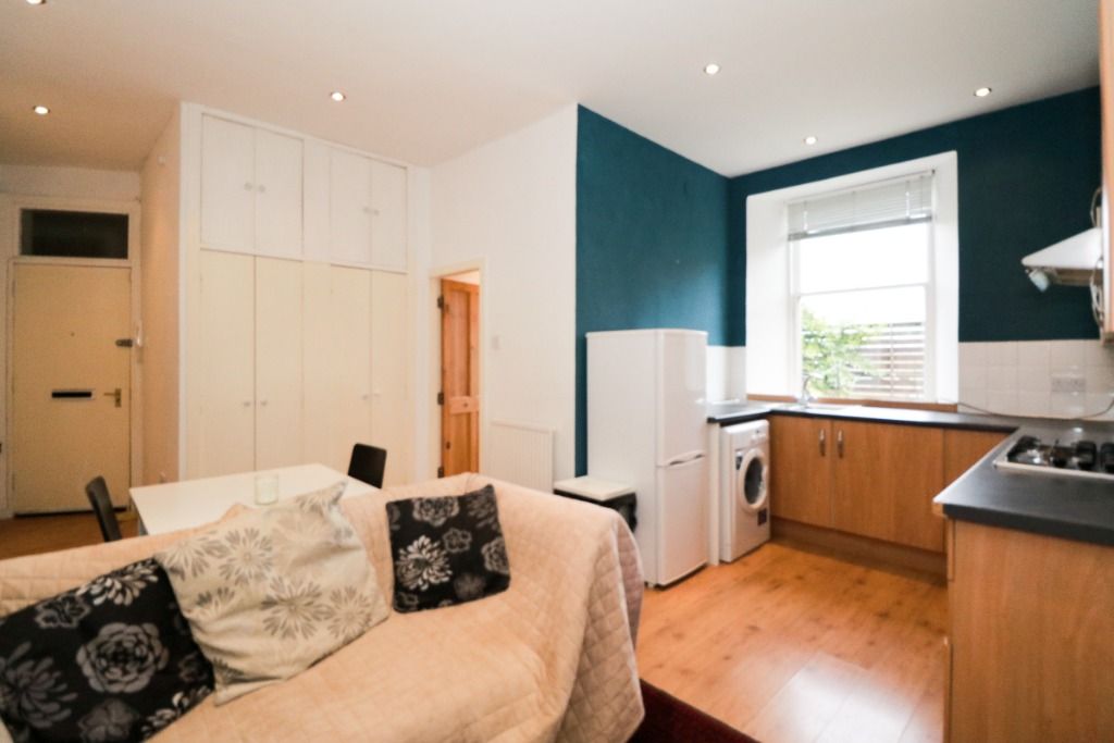 2 bed flat to rent in Forest Park Road, West End, Dundee DD1 Zoopla