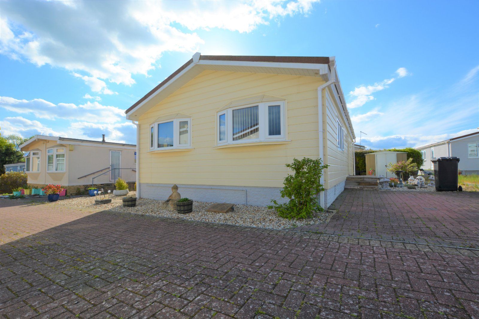 2 bed mobile/park home for sale in Woodlands Park, Quedgeley