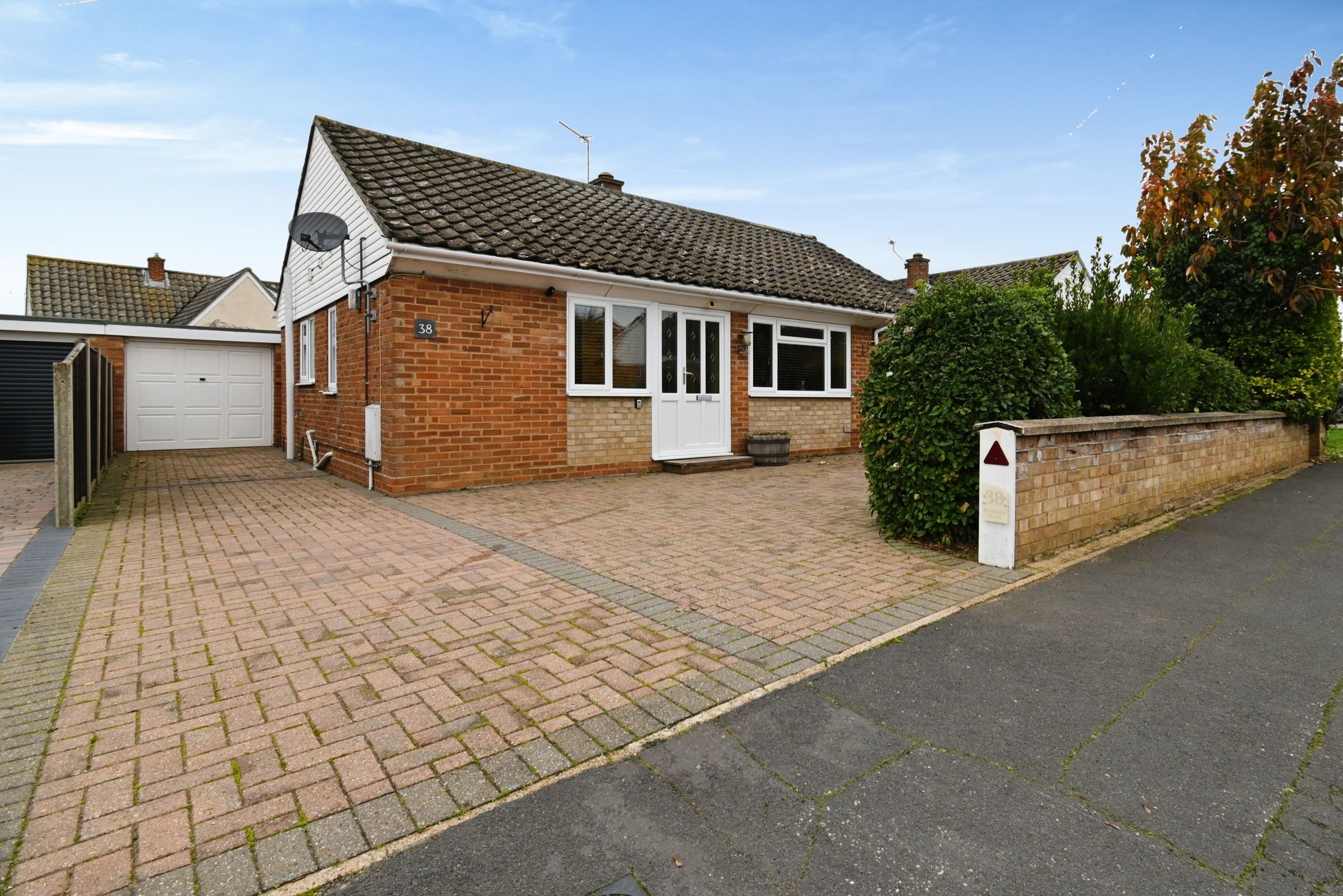 3 bed bungalow for sale in Hubbard Close, Wymondham, Norfolk NR18 Zoopla