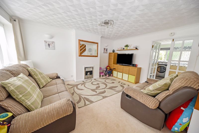 3 bed terraced house to rent in Dore Avenue, Portchester, Fareham PO16