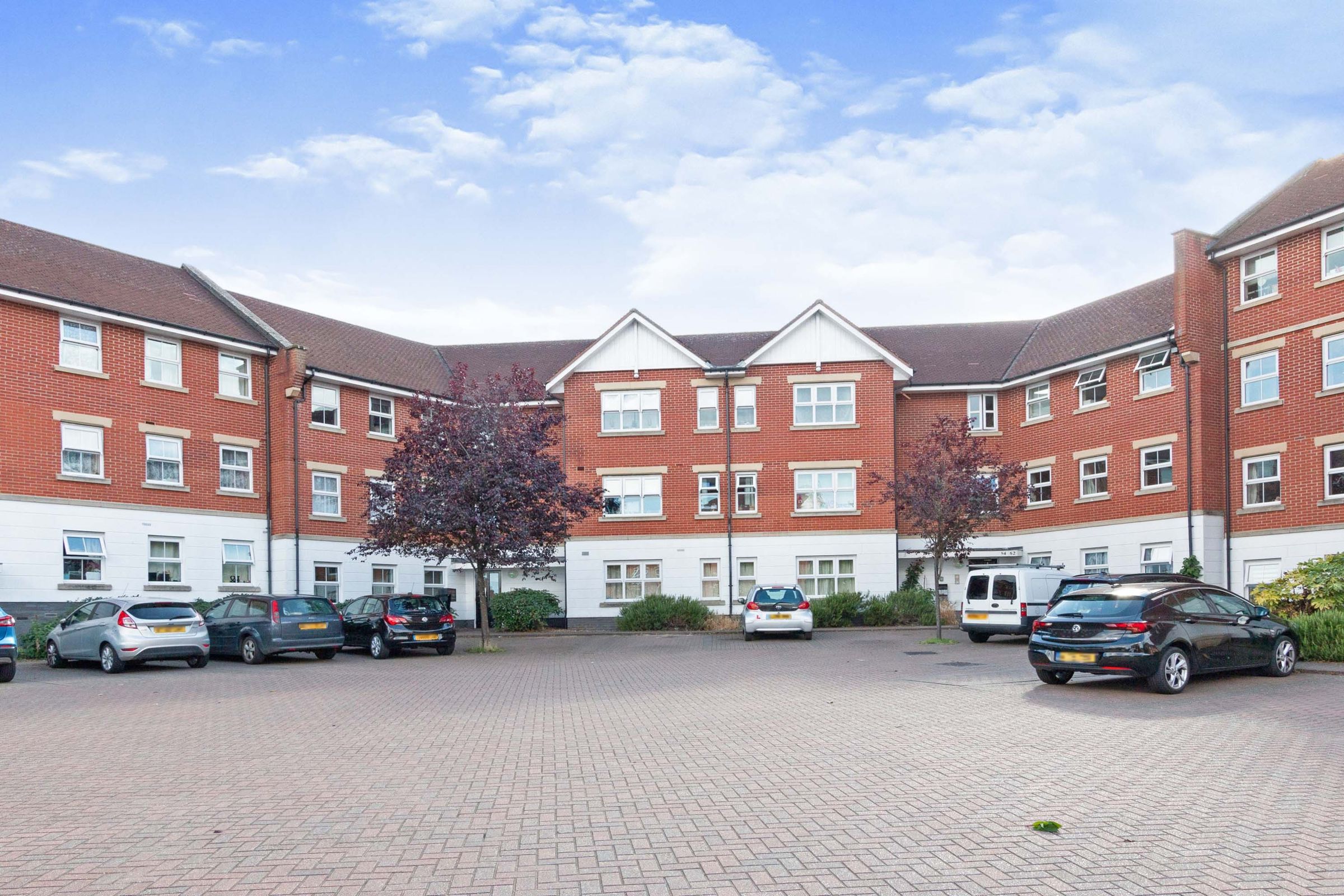 2 bed flat for sale in Bell Chase, Aldershot GU11 Zoopla