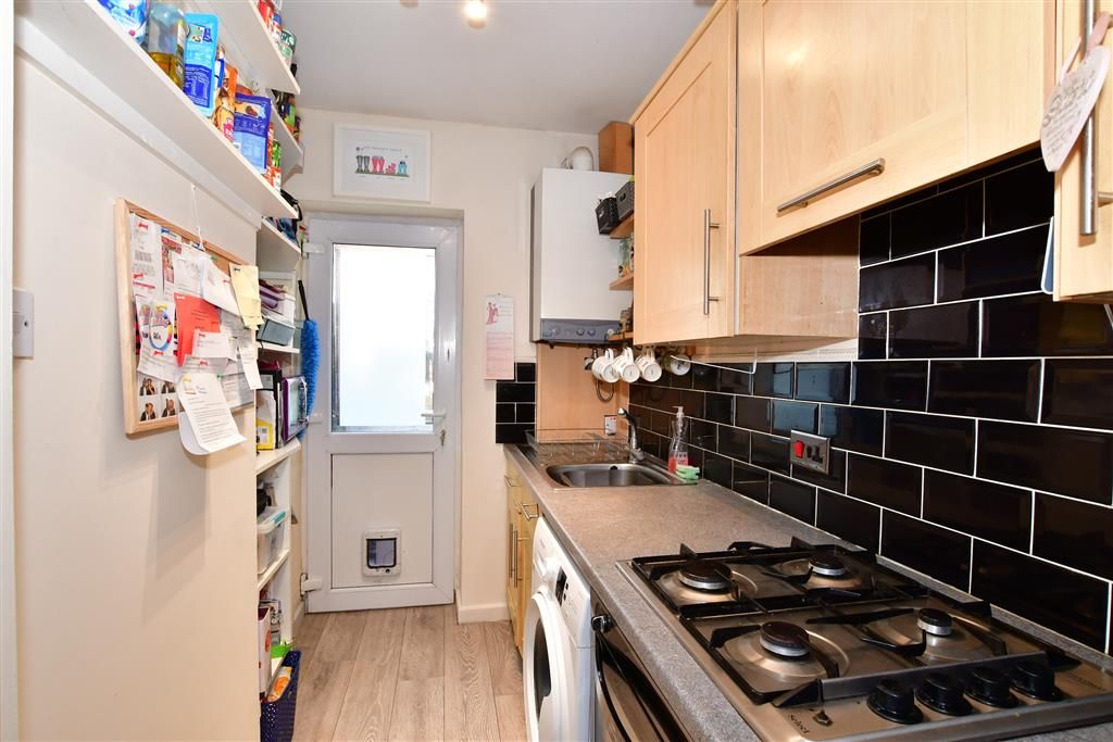 2 bed end terrace house for sale in Essex Road, Halling, Rochester