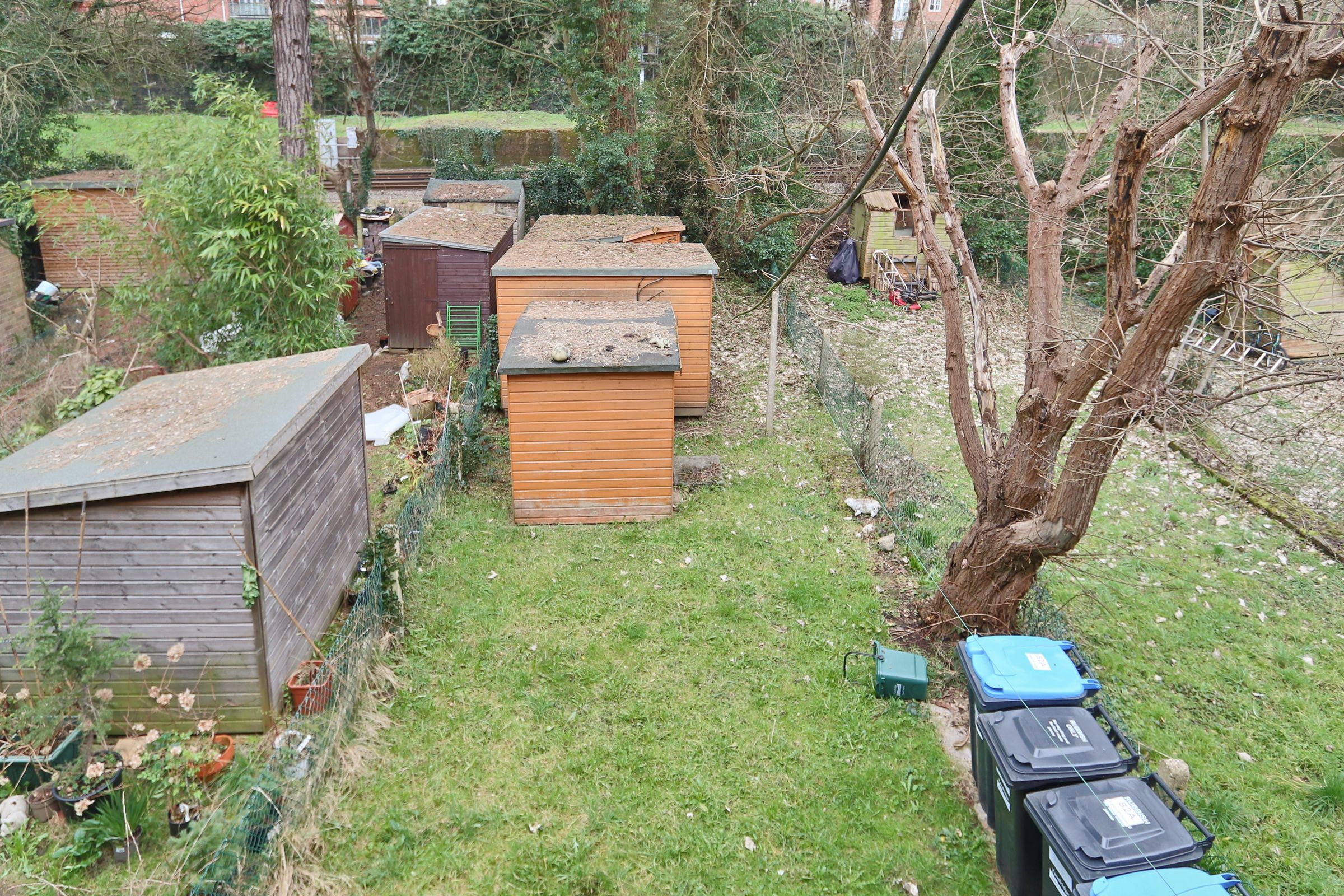 2 bed flat for sale in Stafford Road, Caterham CR3 Zoopla