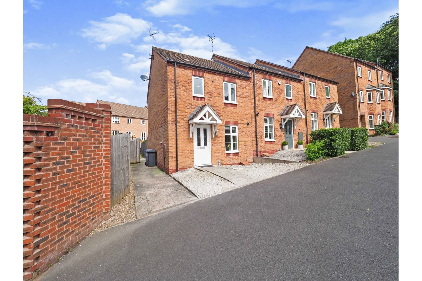 3 bed end terrace house for sale in Highfields Park Drive, Derby DE22