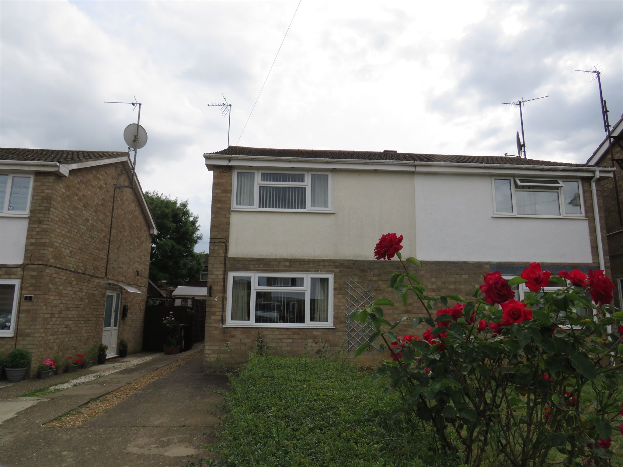 3 bed semidetached house for sale in Benedict Close, Rushden NN10 Zoopla