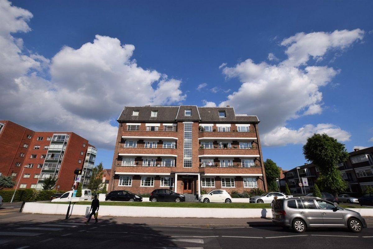 3 bed flat to rent in Portsmouth Road, Surbiton KT6 Zoopla