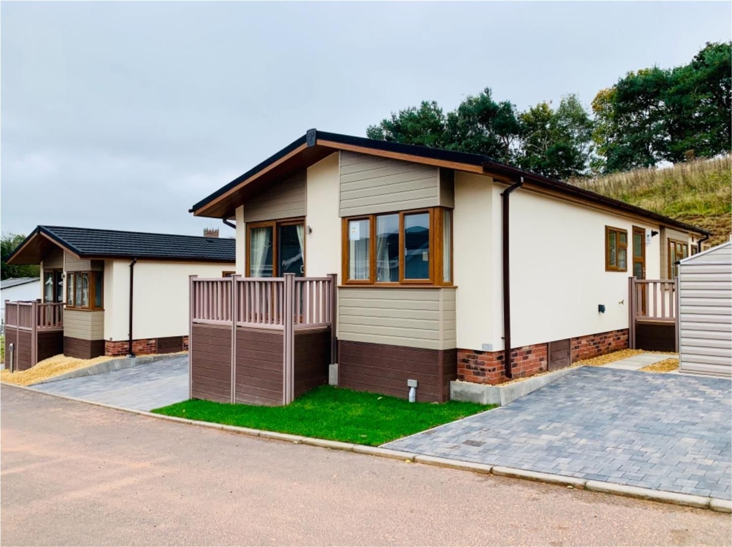 2 bed mobile/park home for sale in All Saints Park, The Meadows