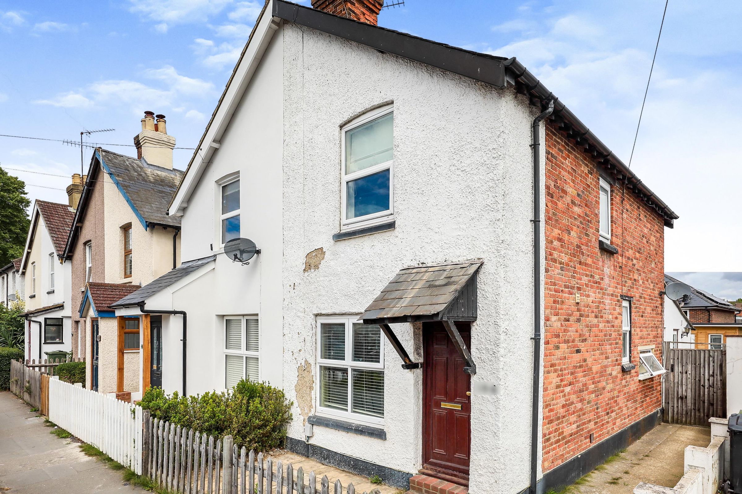 3 bed semidetached house for sale in Aldershot Road, Guildford, Surrey