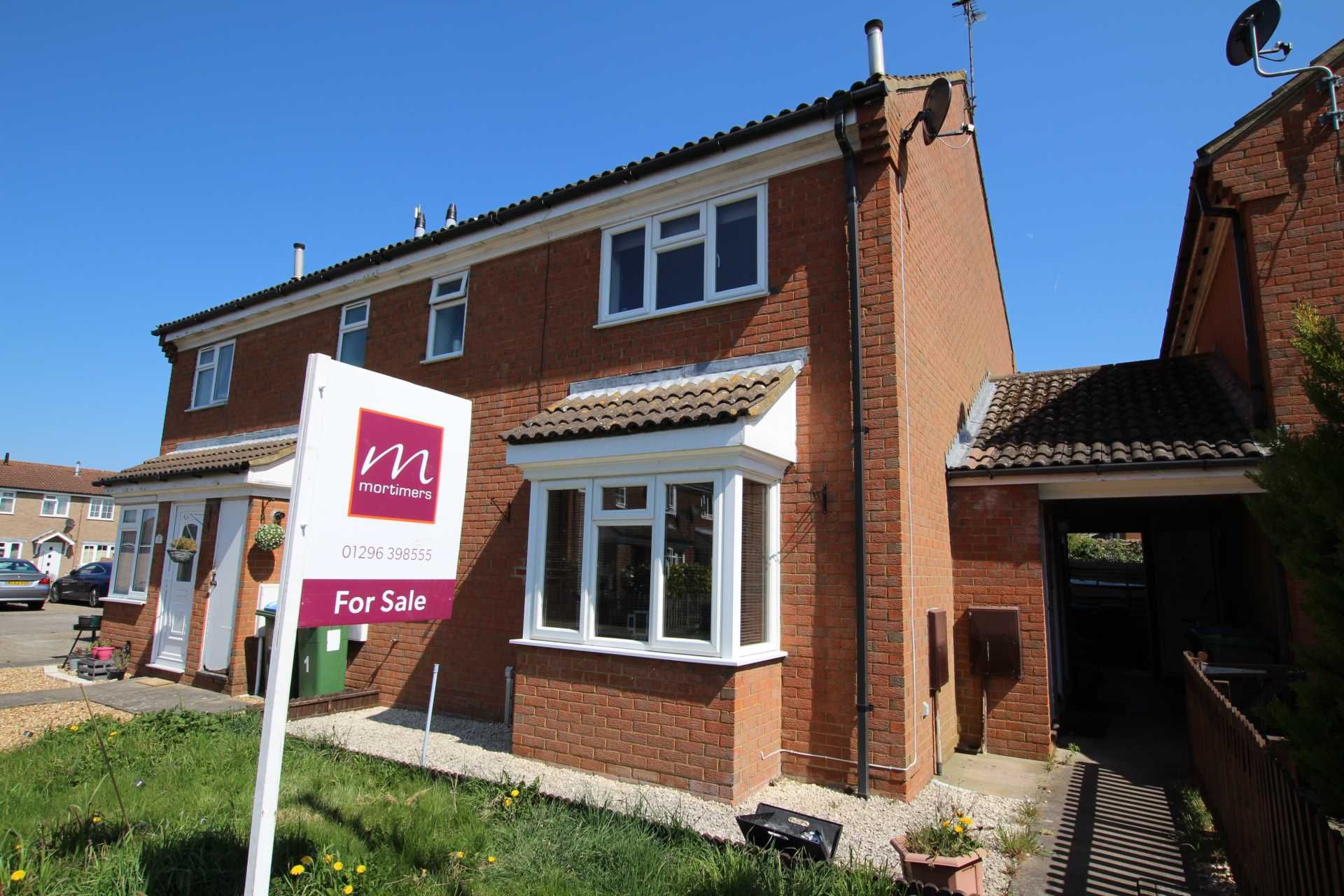 Iris Close, The Willows HP21  