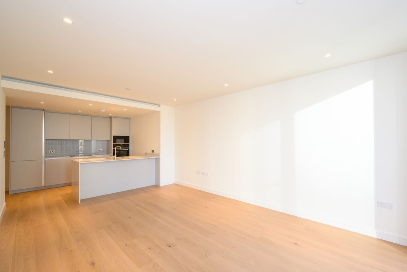 185, 189 Marsh Wall, Isle Of Dogs, London E14  