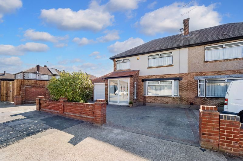 3 bed semidetached house for sale in Tweed Way, Rise Park, Romford RM1 Zoopla