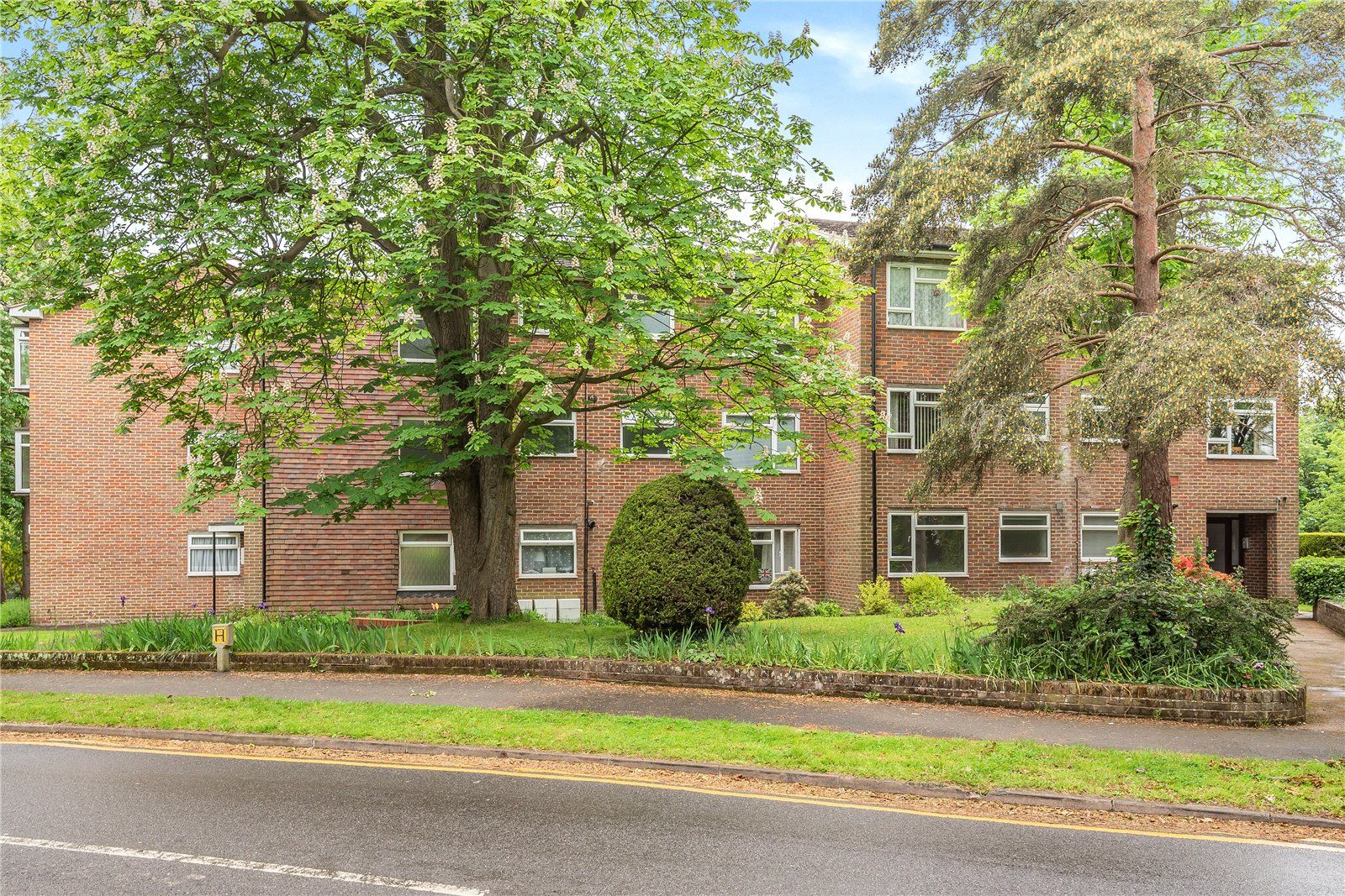 2 bed flat for sale in Nightingale Road, Rickmansworth, Hertfordshire