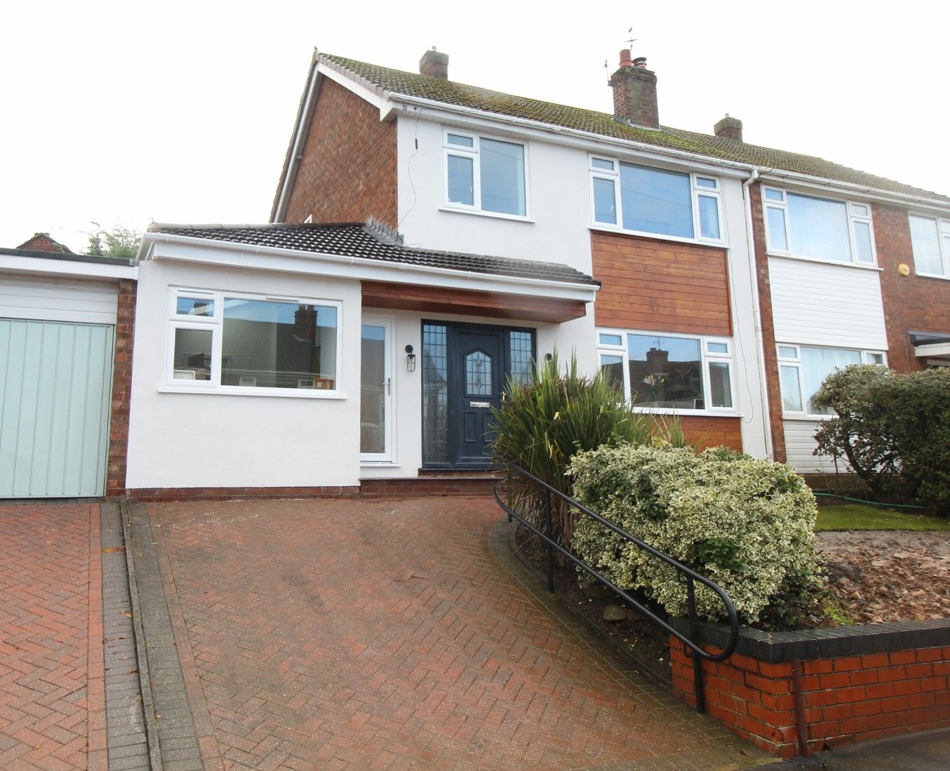 4 bed semidetached house for sale in Bowfell Drive, High Lane