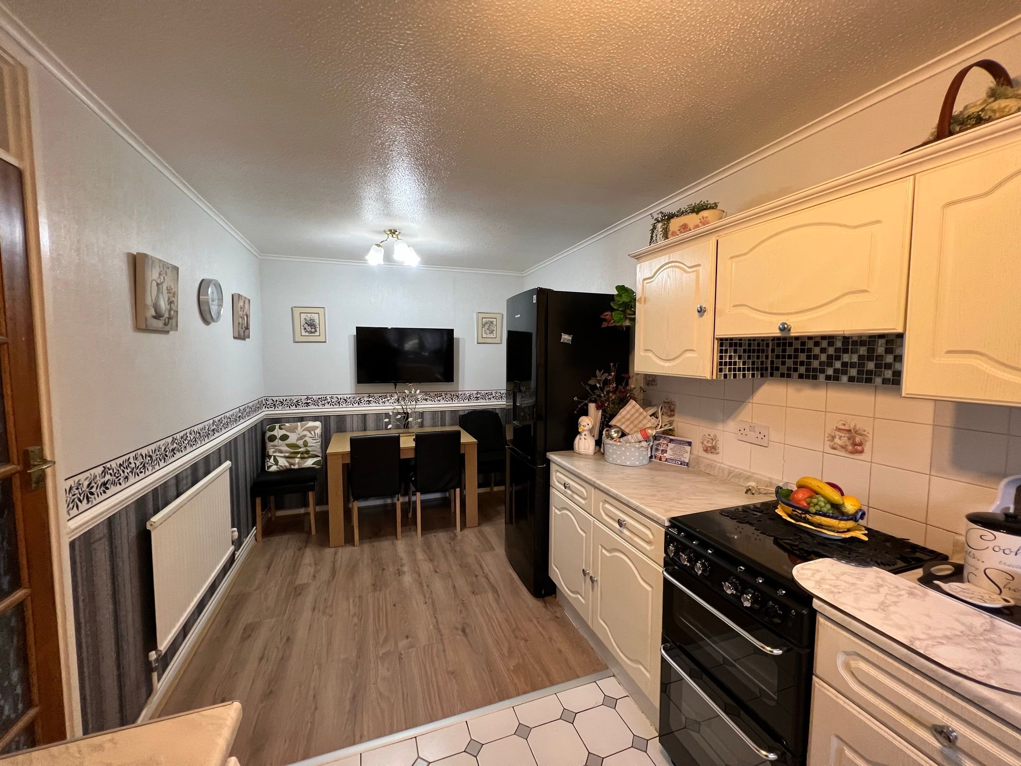 3 bed terraced house for sale in New North Road, Hainault IG6 Zoopla