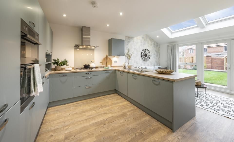 3 bed detached house for sale in Walton Road, Drakelow, BurtonOnTrent