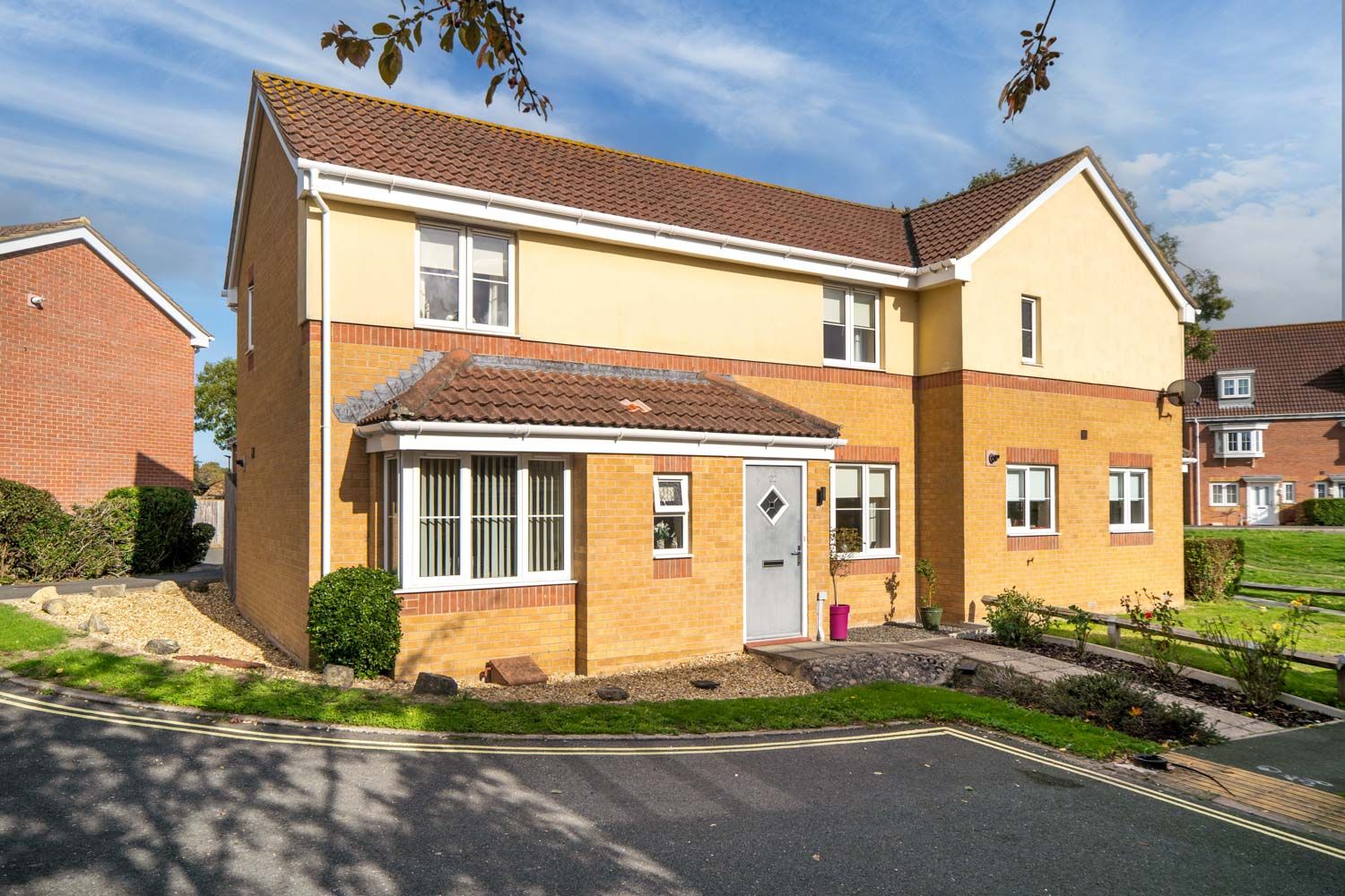 3 bed semidetached house for sale in Brickfield Close, Newport PO30